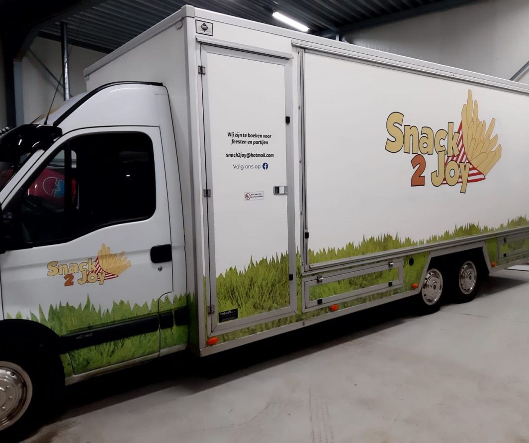 Beletterde bakwagen van Snack2Joy