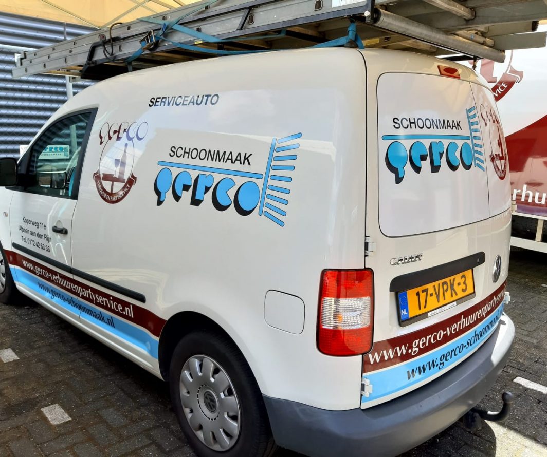Beletterde bestelauto van Gerco