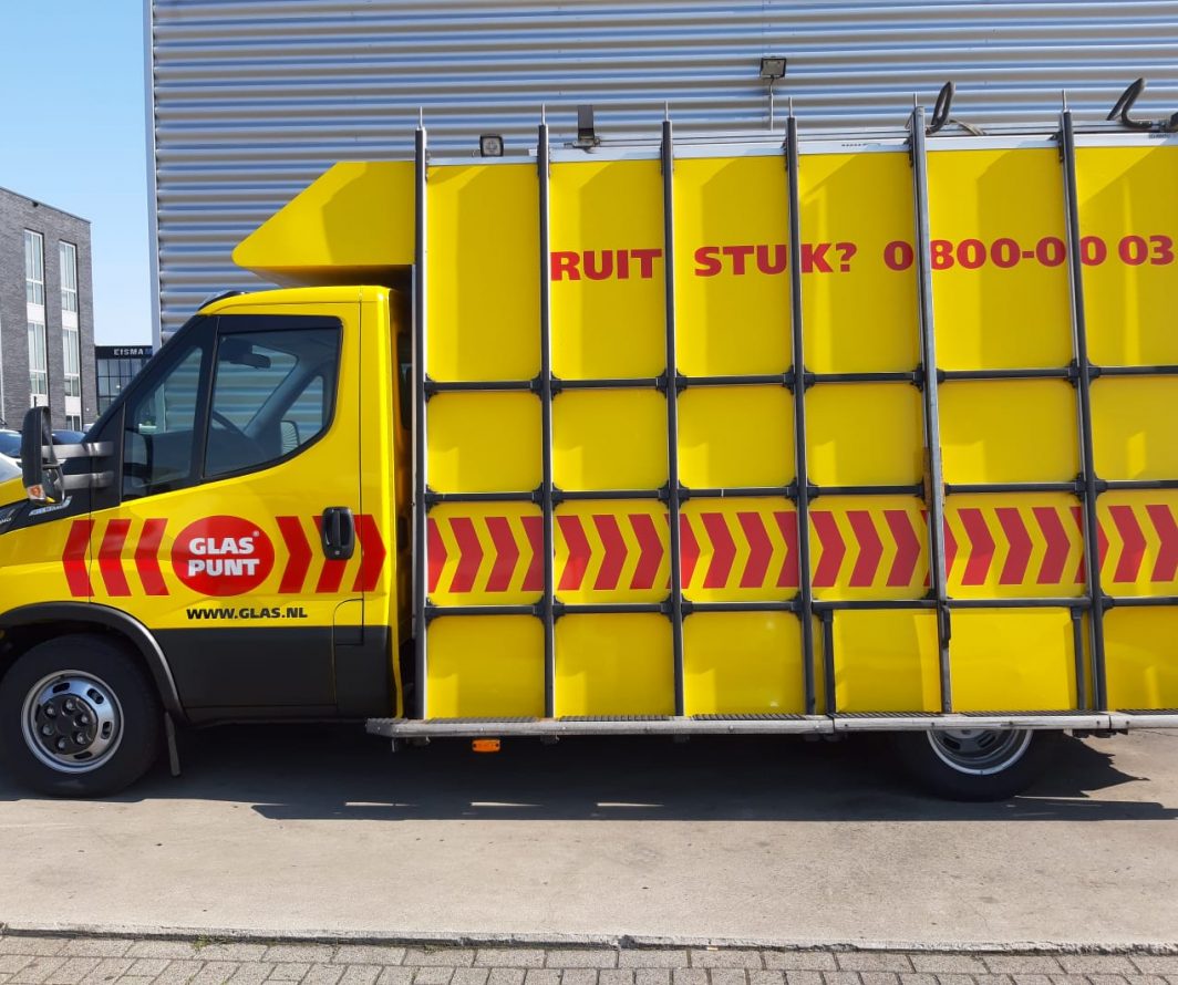 Voorbeeld van Iveco-belettering uit het portfolio van Autobelettering.nl