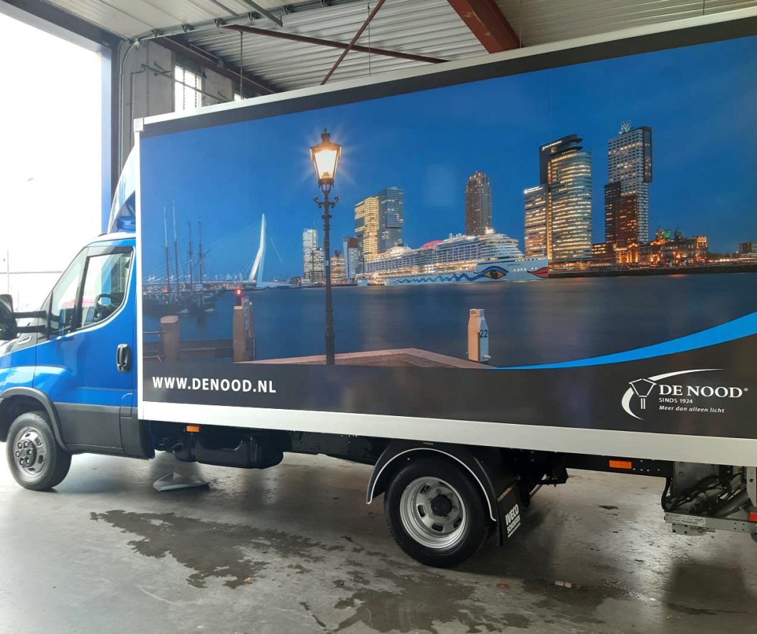 Voorbeeld van Iveco-belettering uit het portfolio van Autobelettering.nl