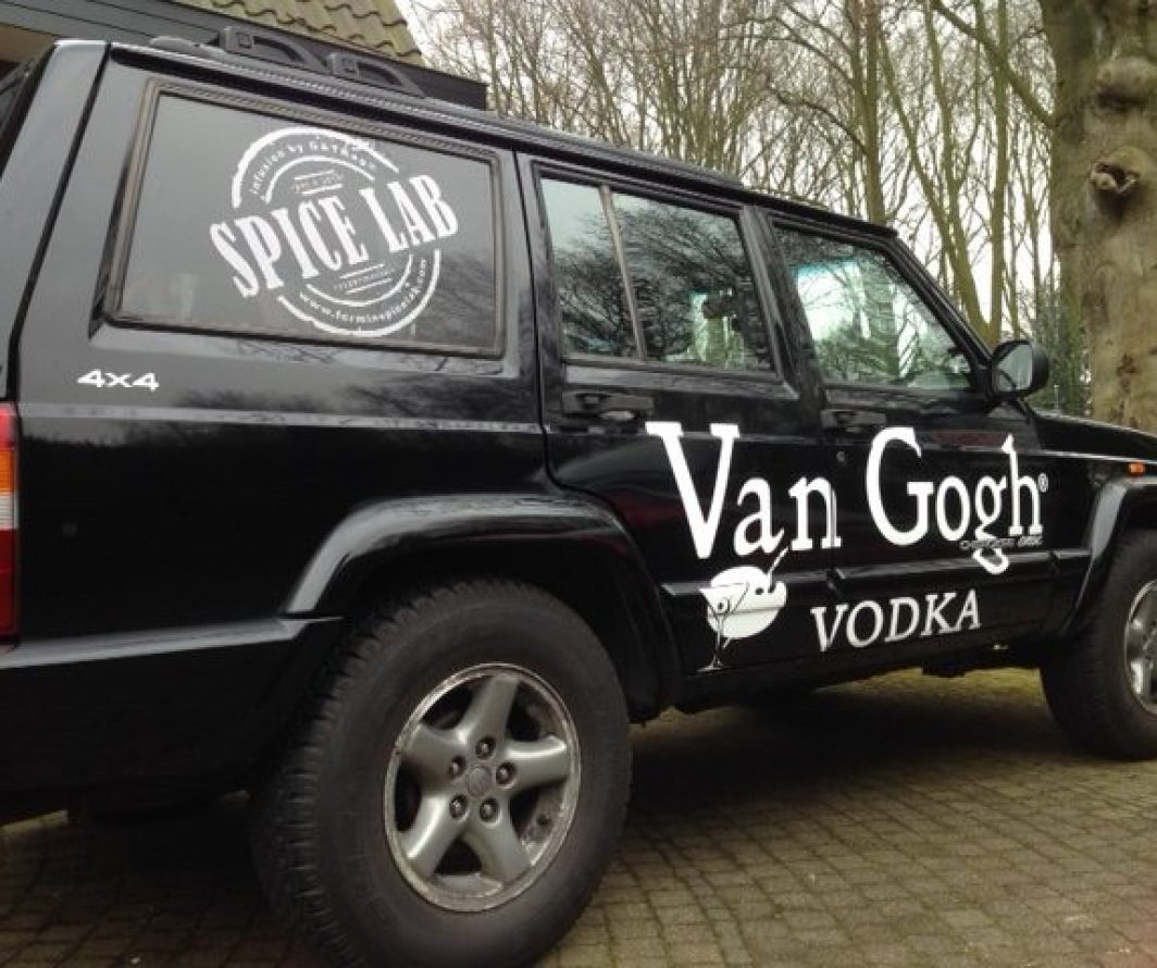 Voorbeeld van Jeep-belettering uit het portfolio van Autobelettering.nl