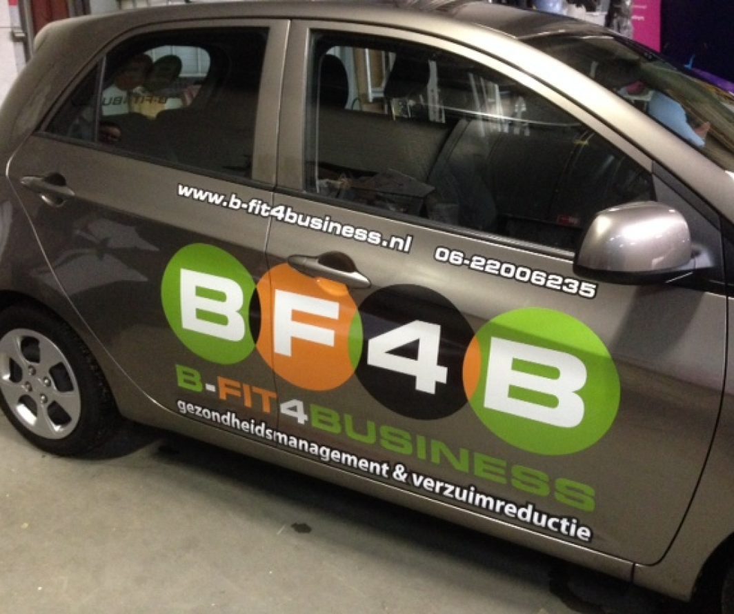 Voorbeeld van Kia-belettering uit het portfolio van Autobelettering.nl
