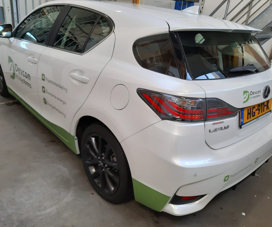 Voorbeeld van Lexus-belettering uit het portfolio van Autobelettering.nl