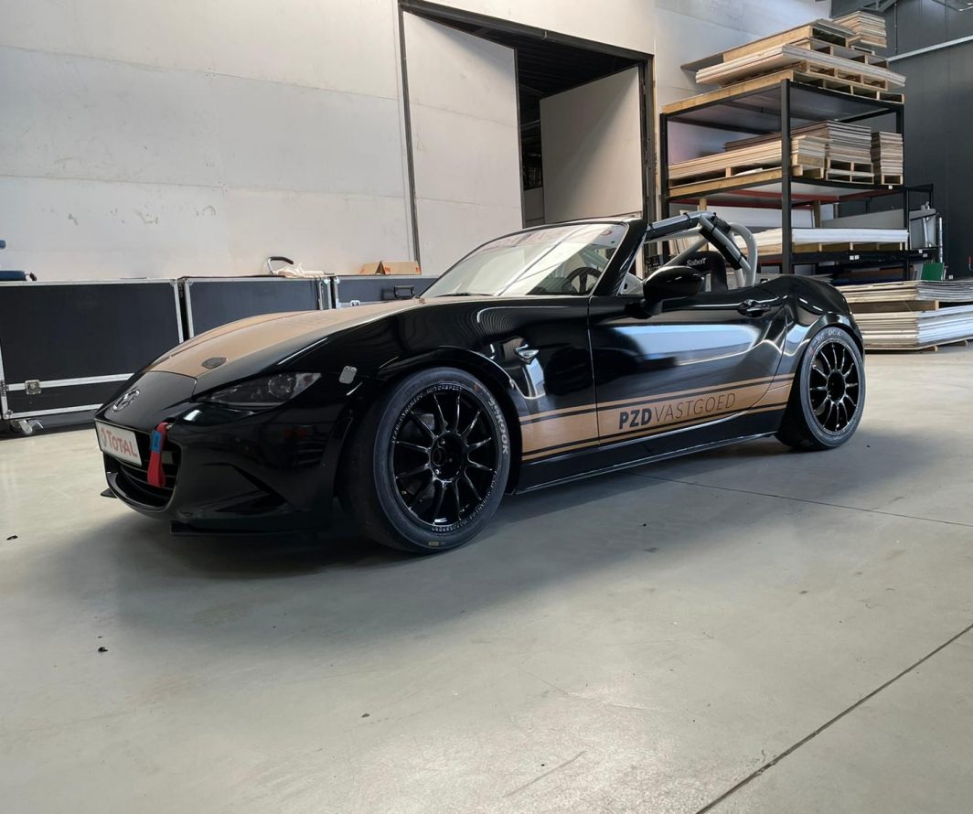 Voorbeeld van Mazda-belettering uit het portfolio van Autobelettering.nl