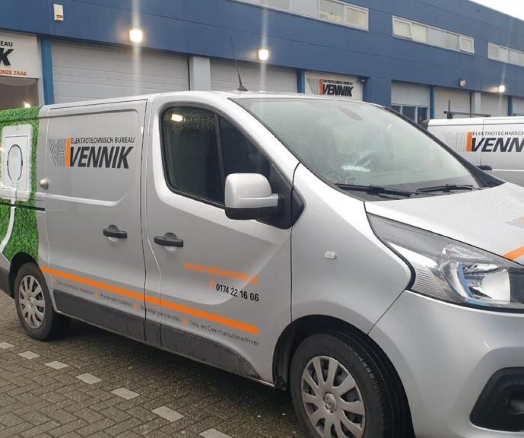 Voorbeeld van Nissan-belettering uit het portfolio van Autobelettering.nl