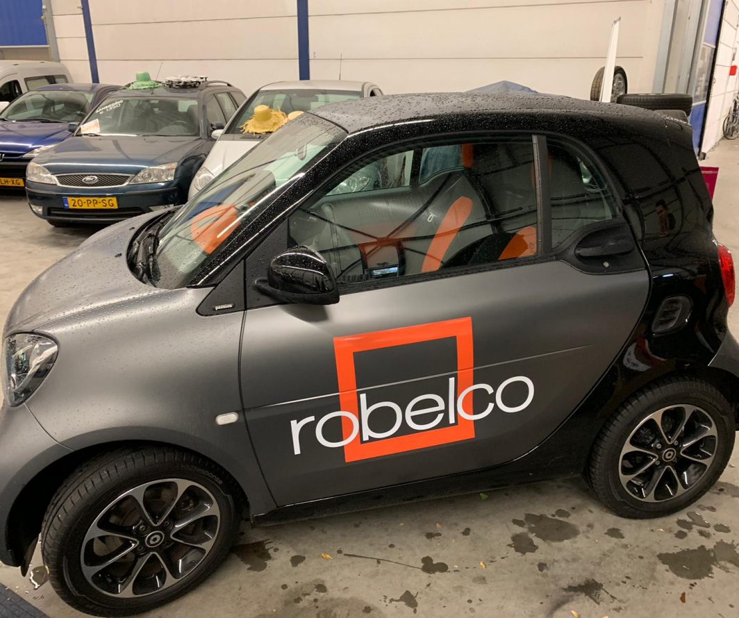 Voorbeeld van Smart-belettering uit het portfolio van Autobelettering.nl