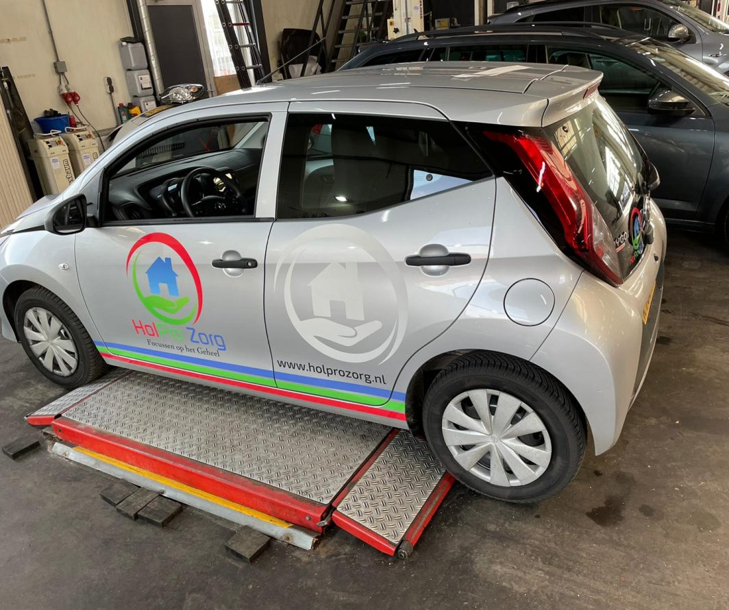 Voorbeeld van Toyota-belettering uit het portfolio van Autobelettering.nl