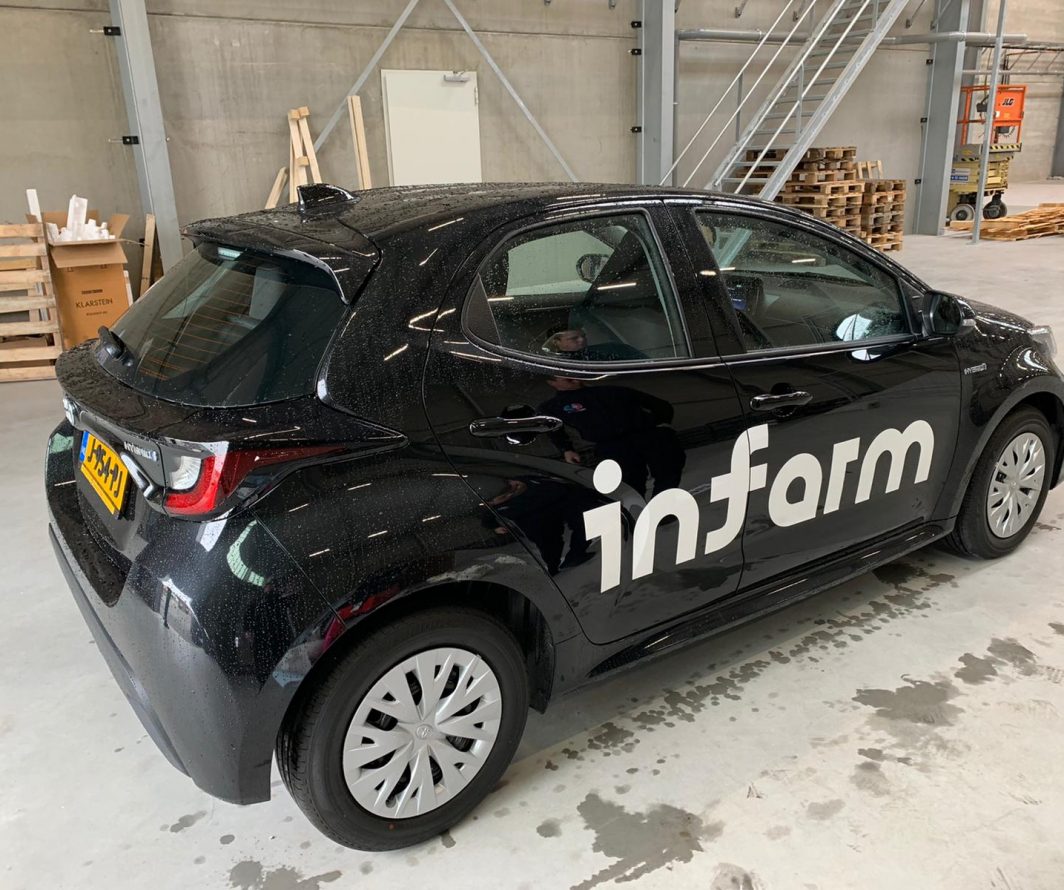Voorbeeld van Toyota-belettering uit het portfolio van Autobelettering.nl