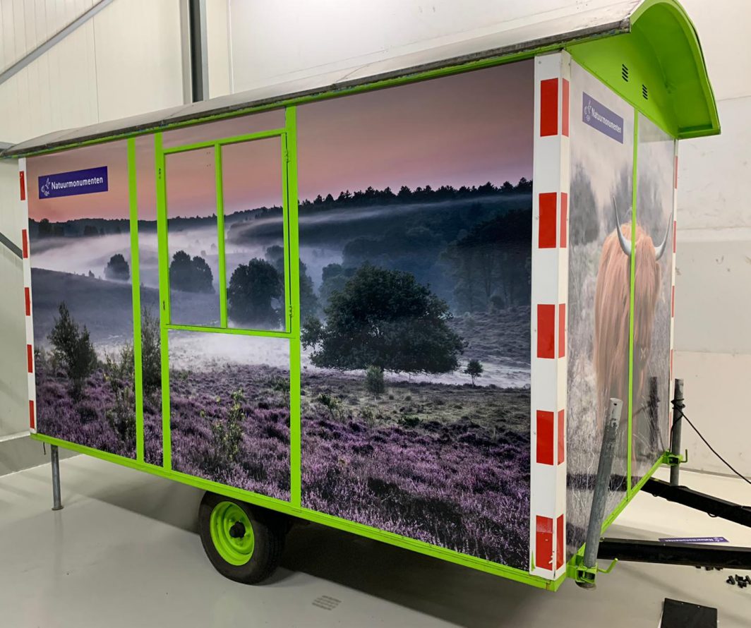 Schaftwagen beletterd voor Natuurmonumenten