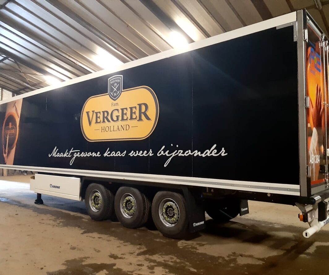Vrachtwagen met Vergeer Holland-belettering